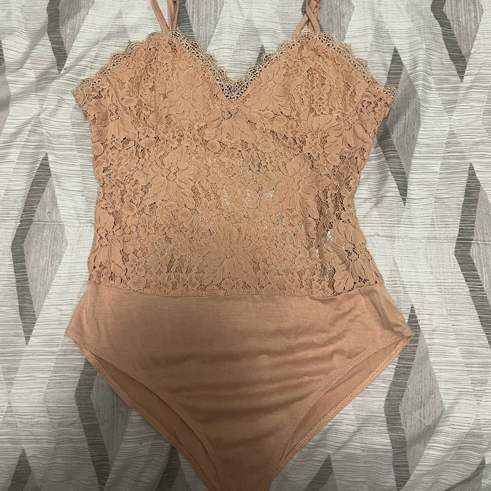 Small bodysuit creamy color